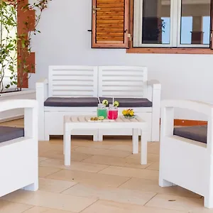 https://izzhome-dolce-vita.sicilyhotelsitaly.net