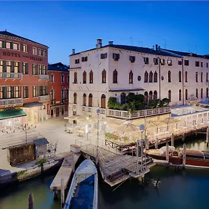 4* فندق Nh Santa Lucia