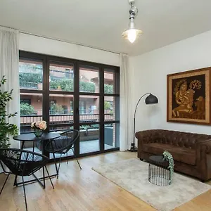 Stazione - Nuovo E Moderno Appartamento. Apartamento Milán